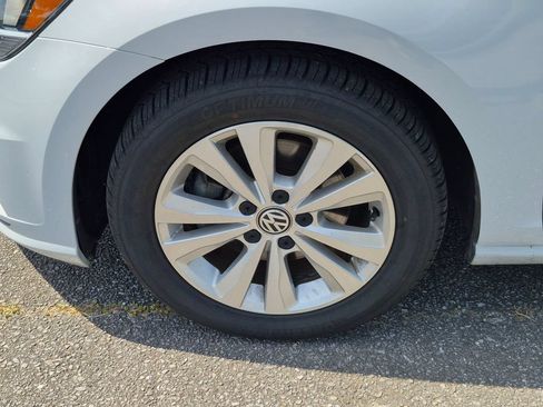 Used 2020 Volkswagen Golf 4-Door FWD image 9