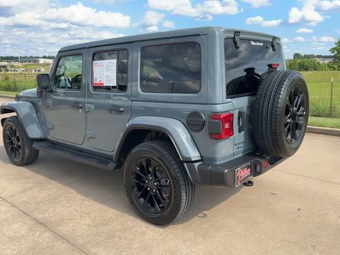 Used 2025 Jeep Wrangler Unlimited Sahara AWD/4WD image 7