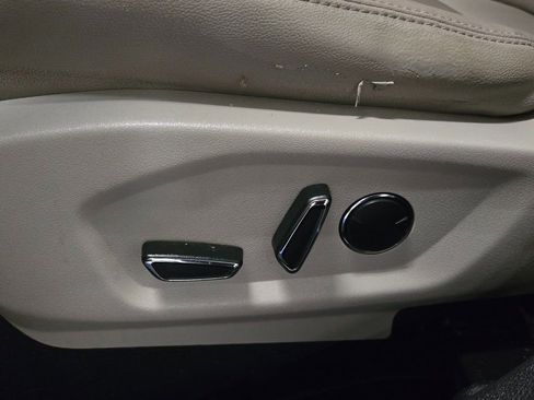 Used 2018 Ford Explorer XLT w/ Equipment Group 202A image 12