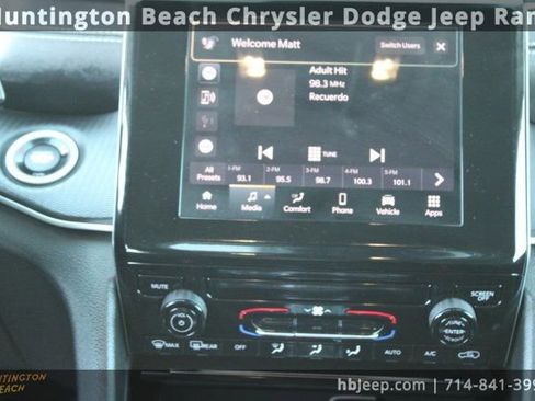 Used 2023 Jeep Grand Cherokee Laredo image 17