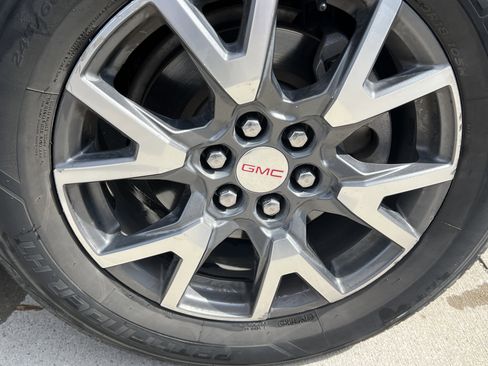 Used 2020 GMC Acadia SLE image 12