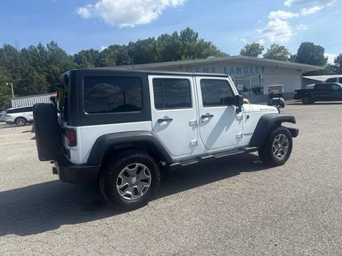 Used 2015 Jeep Wrangler Unlimited Rubicon w/ Connectivity Group AWD/4WD image 17
