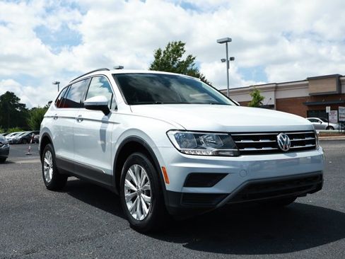 Used 2018 Volkswagen Tiguan SEL FWD image 3