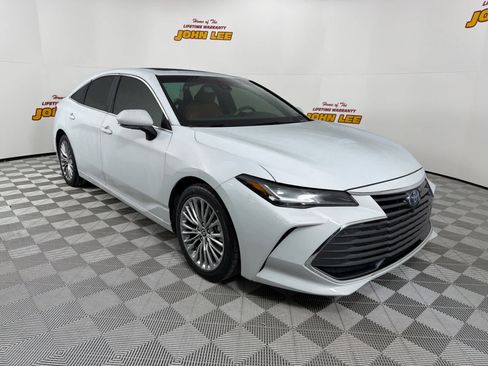 Used 2022 Toyota Avalon Limited image 7