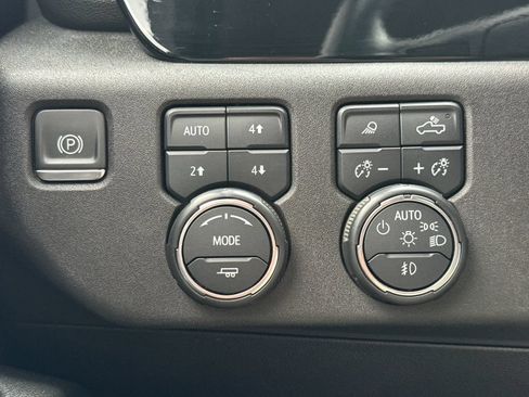 Used 2024 Chevrolet Silverado 2500 LTZ w/ LTZ Convenience Package AWD/4WD image 35