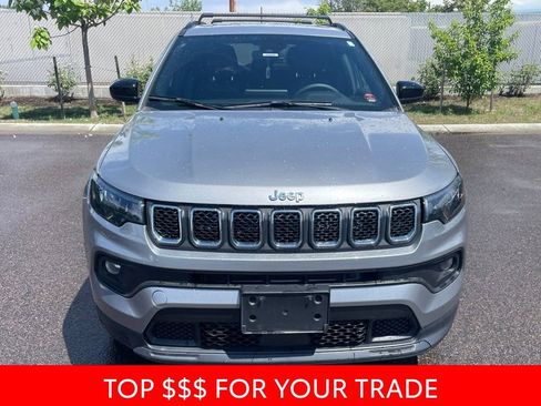 Used 2023 Jeep Compass Latitude AWD/4WD image 2