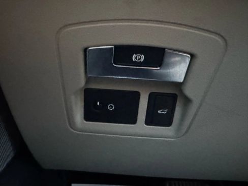 Used 2018 Land Rover Range Rover Velar R-Dynamic SE image 27