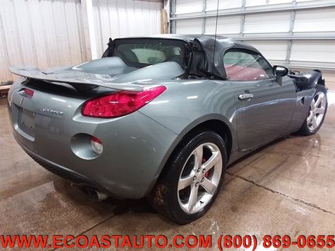 Used 2006 Pontiac Solstice Convertible w/ Premium Package image 2