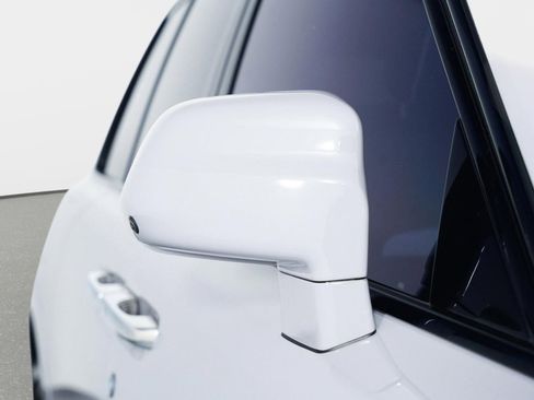 Used 2024 Rolls-Royce Cullinan Black Badge image 26