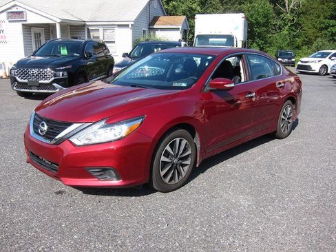 Used 2018 Nissan Altima 2.5 SV w/ 2.5 SV Technology Package FWD image 1