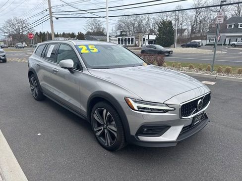 Certified 2025 Volvo V60 B5 Cross Country Plus AWD/4WD image 6