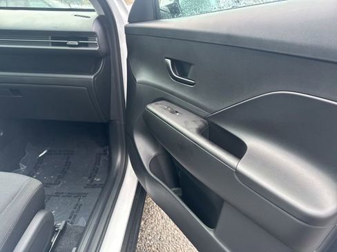 New 2026 Hyundai Kona SE image 9