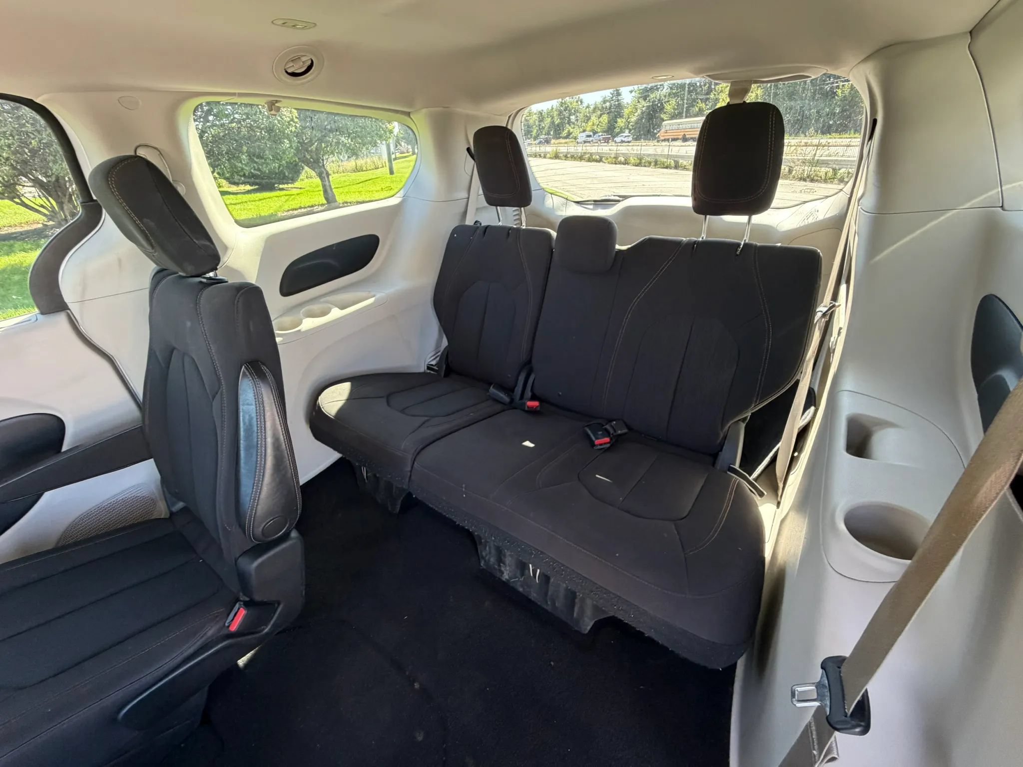 Used 2018 Chrysler Pacifica Touring Plus FWD image 12