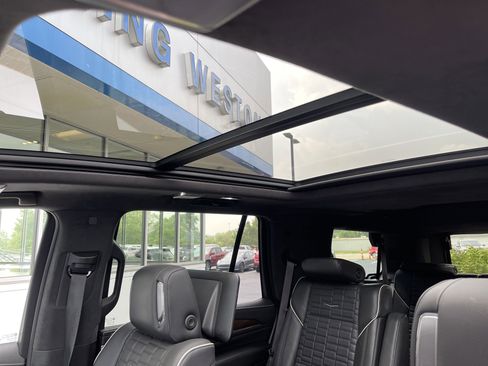 Used 2021 Cadillac Escalade Sport Platinum w/ Heavy-Duty Trailer Package image 33