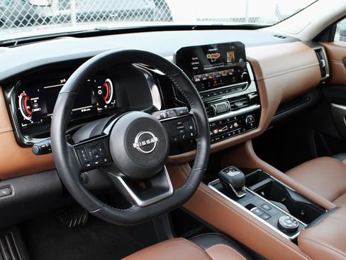 Certified 2023 Nissan Pathfinder Platinum image 30