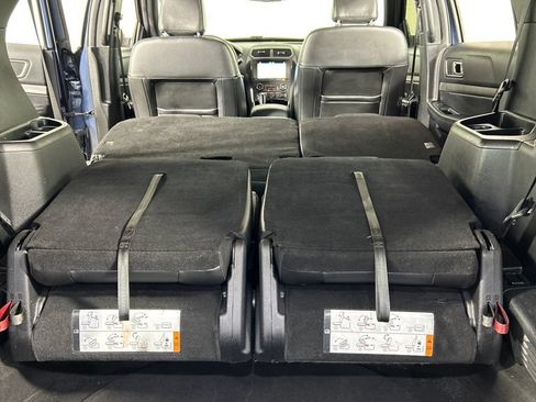 Used 2018 Ford Explorer XLT w/ Equipment Group 202A FWD image 21