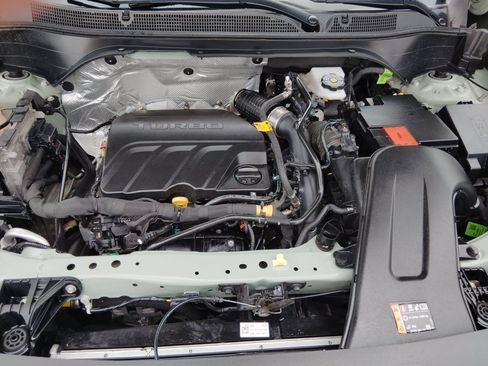Used 2024 Chevrolet Trax RS w/ Sunroof Package FWD image 11