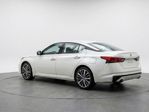 Used 2025 Nissan Altima 2.5 SV image 6
