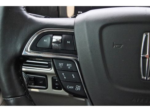 Used 2021 Lincoln Navigator Reserve w/ Luxury Package RWD image 19