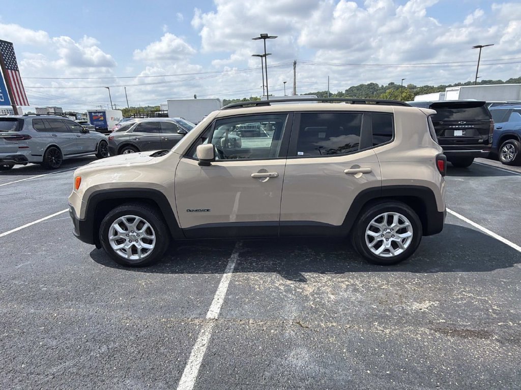 Used 2016 Jeep Renegade Latitude FWD image 6
