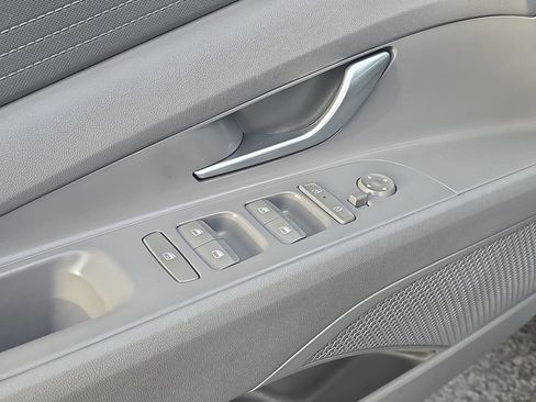 Used 2024 Hyundai Elantra SEL image 16