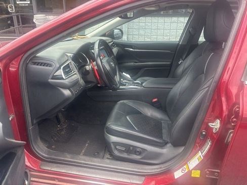 Used 2018 Toyota Camry XSE FWD image 3