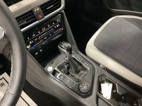 Certified 2025 Volkswagen Taos SE w/ Panoramic Sunroof Package image 12