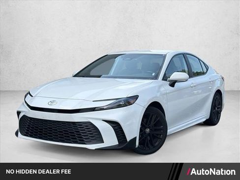Used 2025 Toyota Camry SE FWD image 1