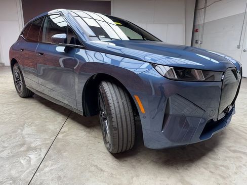 New 2026 BMW iX xDrive60 w/ Premium Package image 7