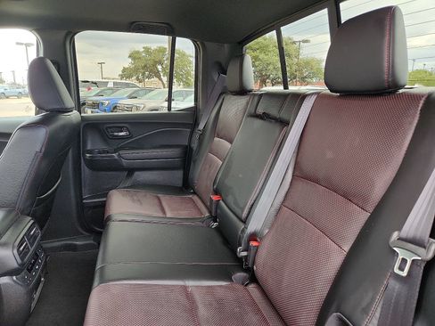 Used 2025 Honda Ridgeline Black Edition image 10