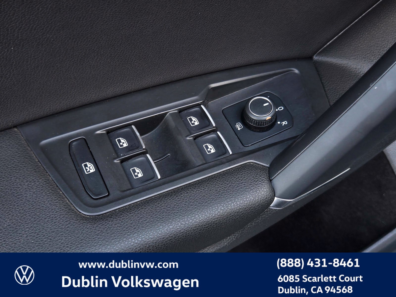 Used 2018 Volkswagen Tiguan SE w/ 3rd Row Seat Package AWD/4WD image 11
