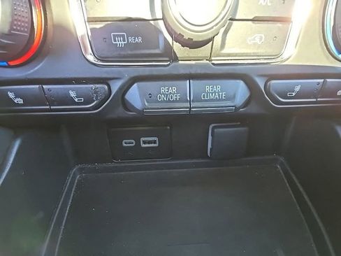 Used 2023 Chevrolet Suburban Z71 w/ Luxury Package image 15