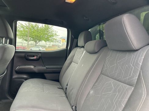 Used 2017 Toyota Tacoma TRD Sport AWD/4WD image 20