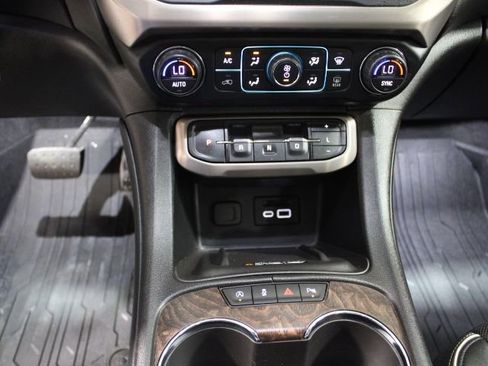 Used 2021 GMC Acadia Denali w/ Denali Technology Package AWD/4WD image 35
