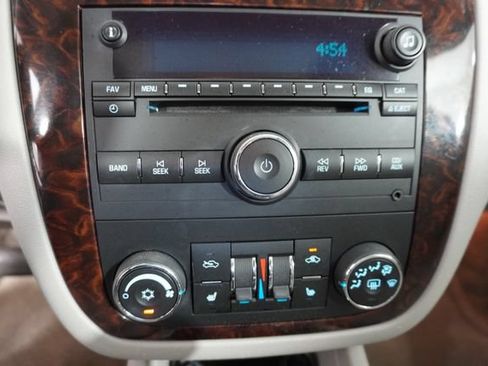 Used 2015 Chevrolet Impala LTZ FWD image 28