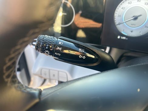 Used 2025 Hyundai Elantra Limited image 21