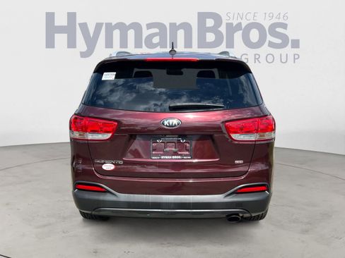 Used 2017 Kia Sorento FWD image 4