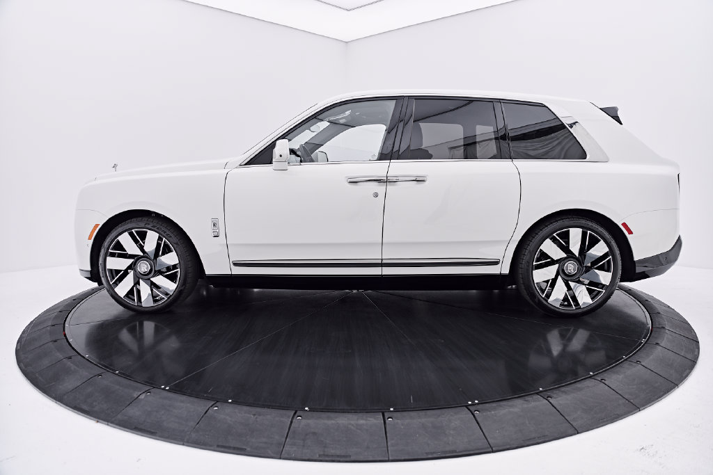 Used 2025 Rolls-Royce Cullinan AWD/4WD image 11