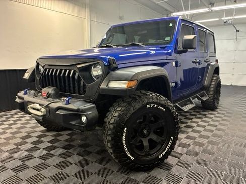 Used 2018 Jeep Wrangler Unlimited Sport AWD/4WD image 3