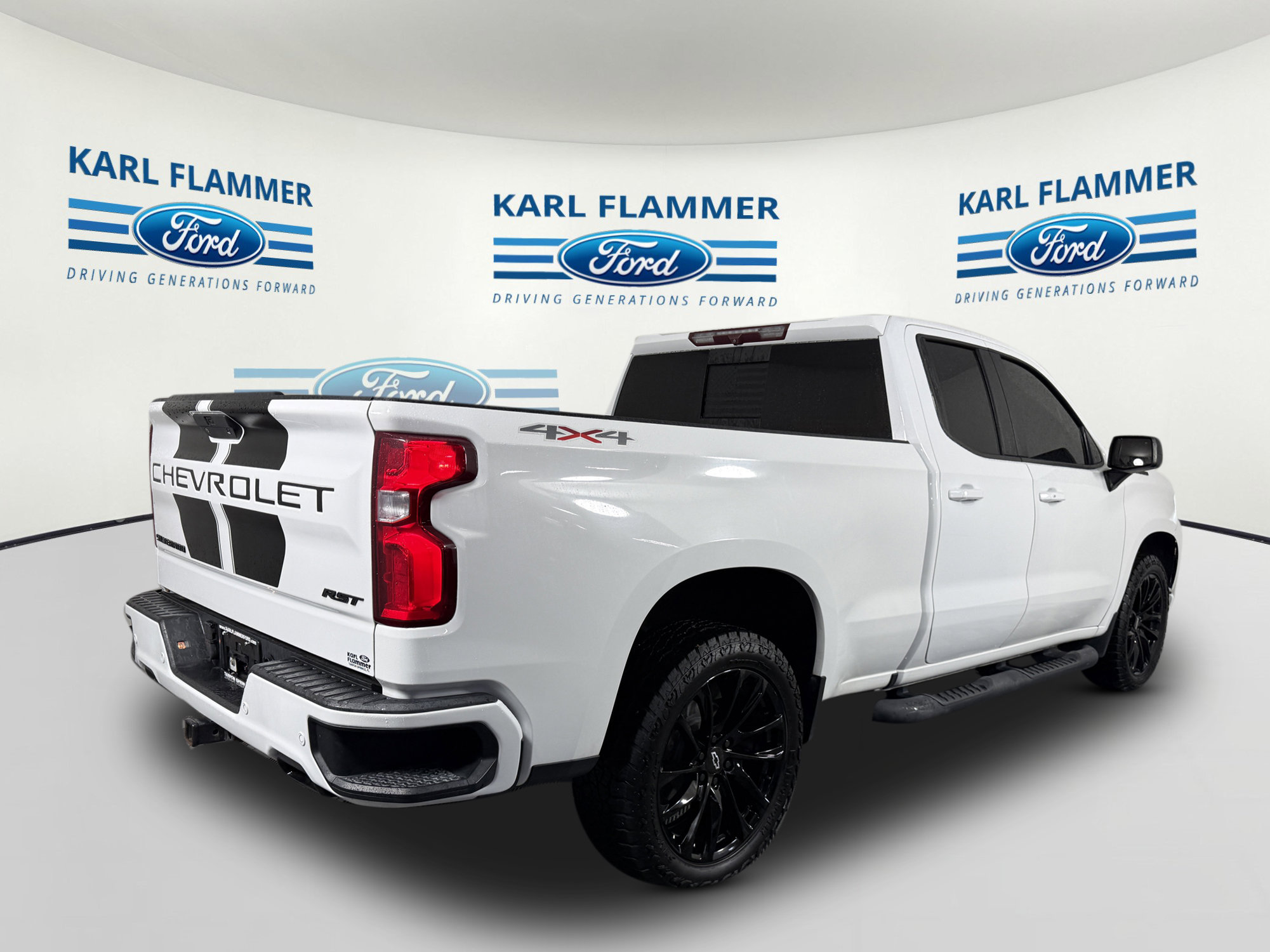 Used 2022 Chevrolet Silverado 1500 RST w/ Rally Edition AWD/4WD image 3