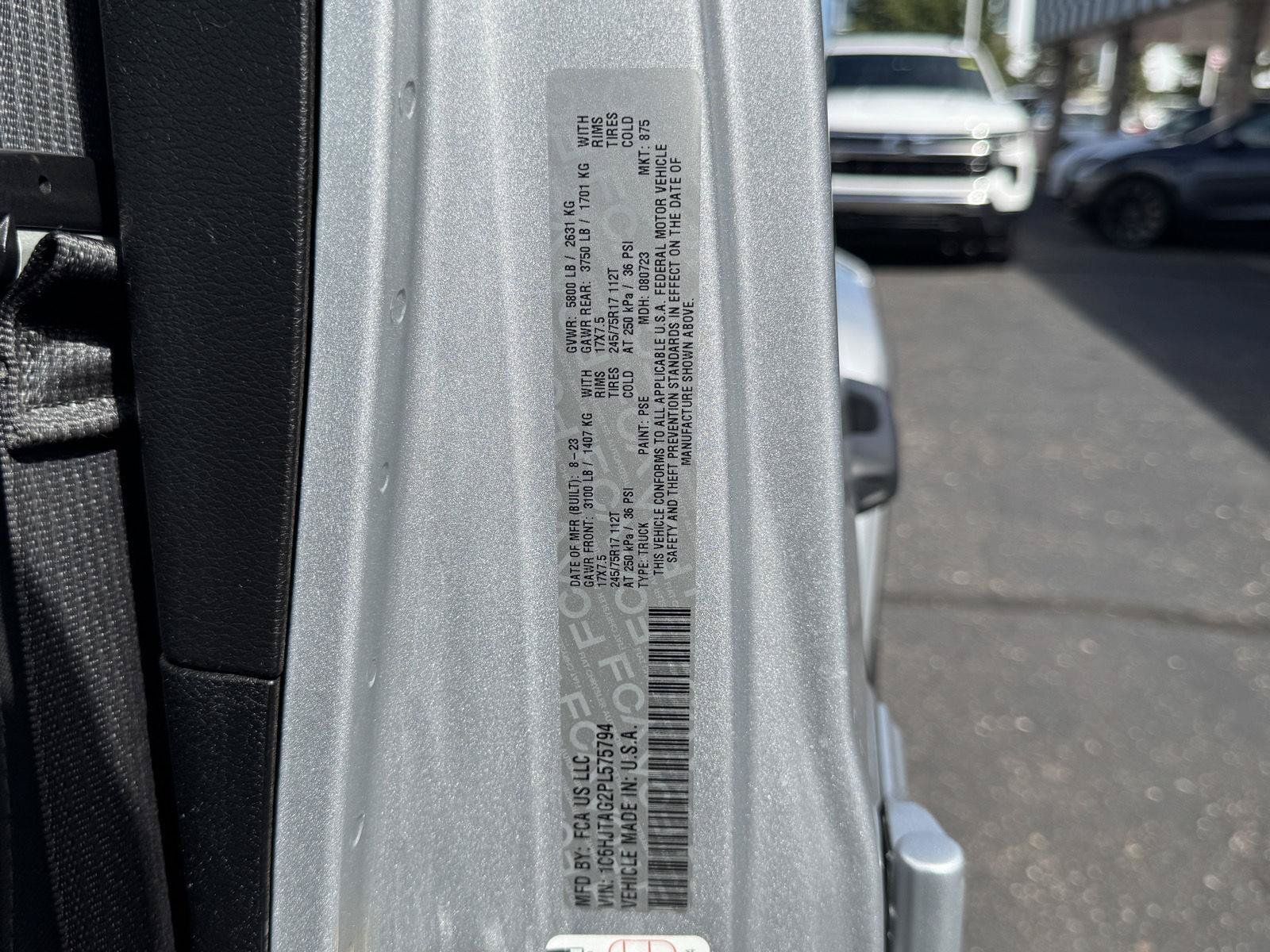 Used 2023 Jeep Gladiator Sport AWD/4WD image 28