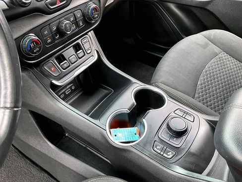 Used 2020 GMC Terrain SLE w/ Driver Convenience Package image 15