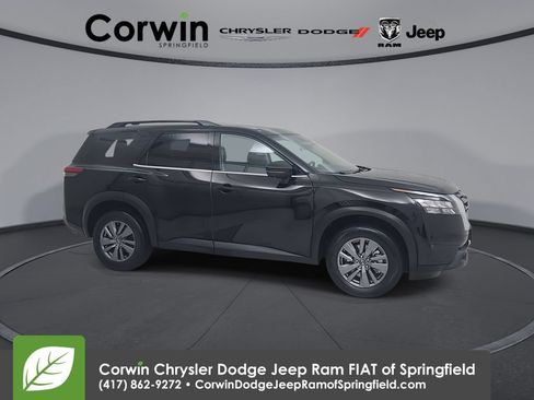 Used 2025 Nissan Pathfinder SV FWD image 1