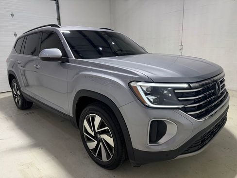 Used 2024 Volkswagen Atlas SE AWD/4WD image 3