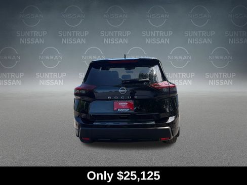 Used 2025 Nissan Rogue SV w/ SV Premium Package FWD image 4