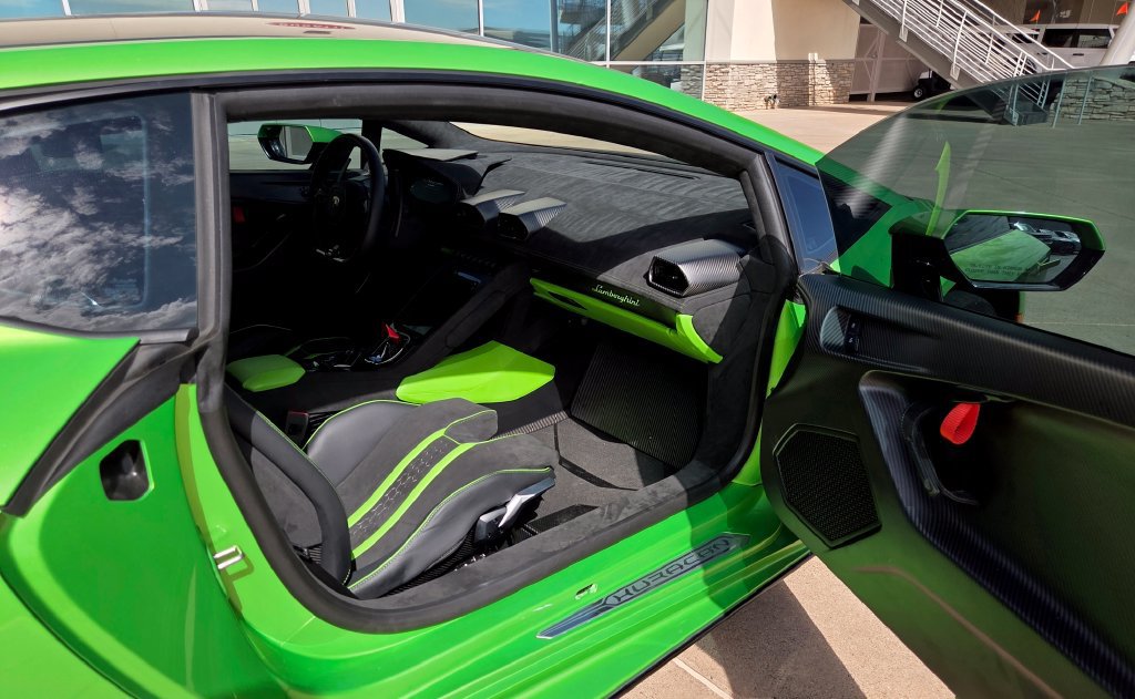 Used 2024 Lamborghini Huracan Tecnica RWD image 10