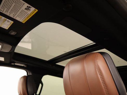 New 2025 Lincoln Navigator L Reserve image 16