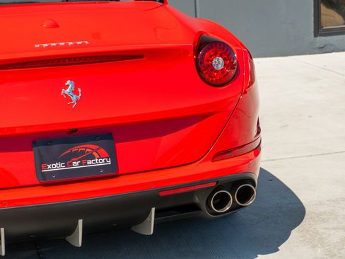 Used 2017 Ferrari California T RWD image 42