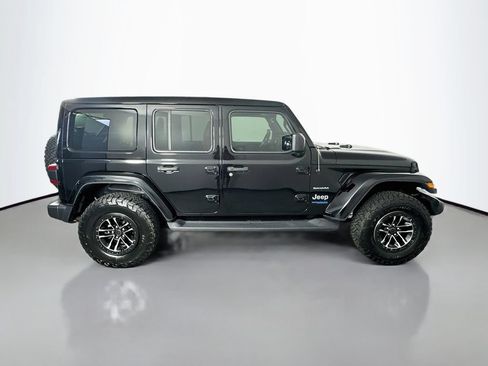 Used 2022 Jeep Wrangler Unlimited Sahara w/ Cold Weather Group AWD/4WD image 8