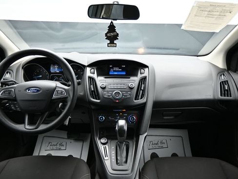 Used 2016 Ford Focus SE FWD image 12